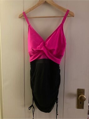 NWTs Pink/Black One piece Swimsuit, Size XL